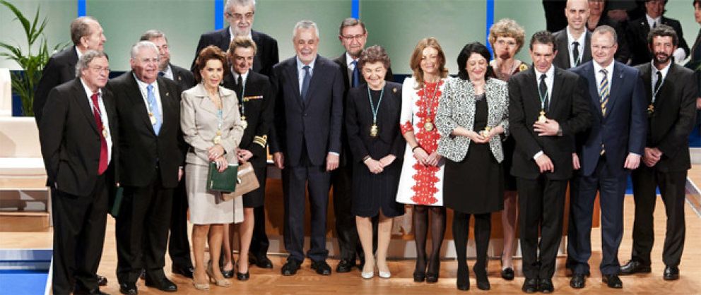 Foto: La Junta se gasta 37.000 euros en hacer ‘triunfar’ el 28-F en Twitter