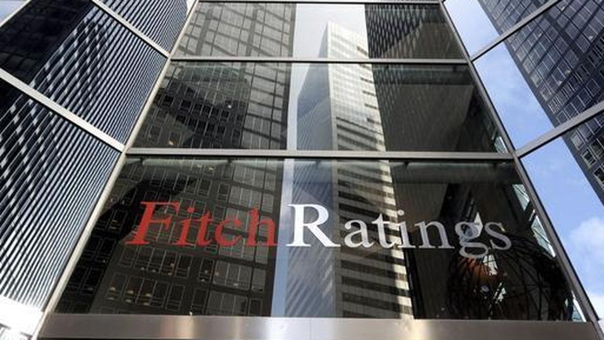 Fitch eleva el 'rating' de Santander y BBVA a 'A-', un escalón por encima de España