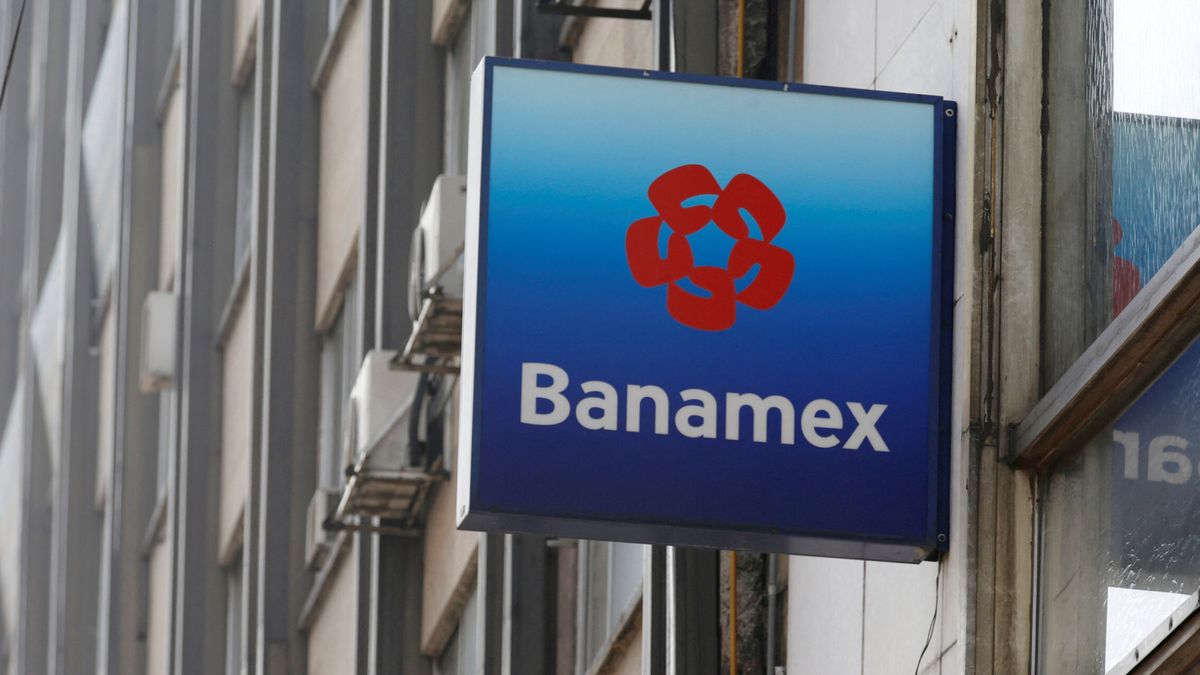 Santander saca petróleo de la venta frustrada de Citi en México