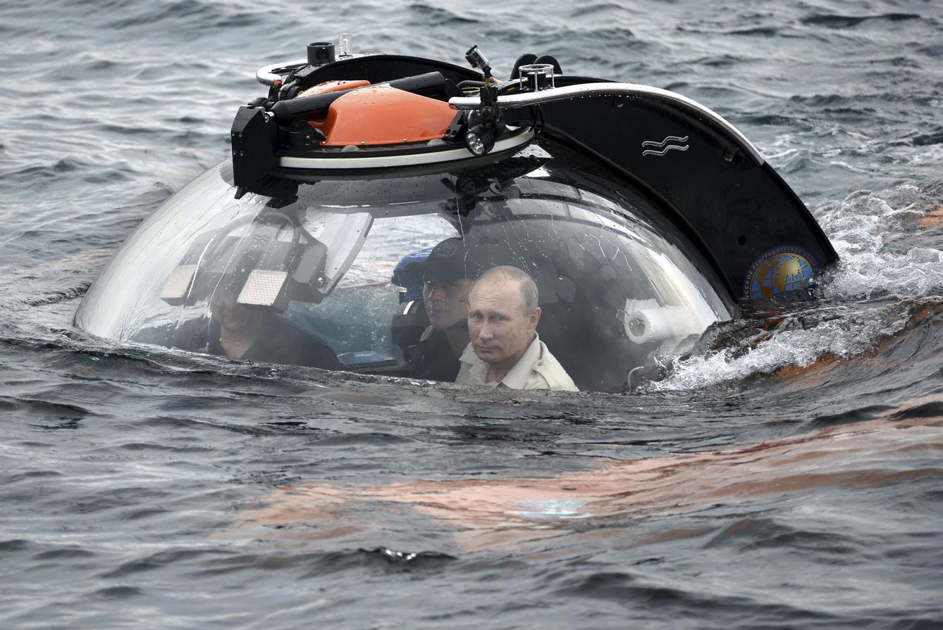 Putin en el interior de un batiscafo, en aguas del Mar Negro, cerca de Sevastopol (Reuters).