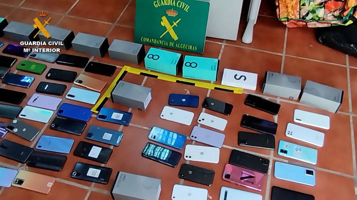 El centro logístico de Cádiz que 'catapultaba' a Marruecos móviles robados en ferias de España