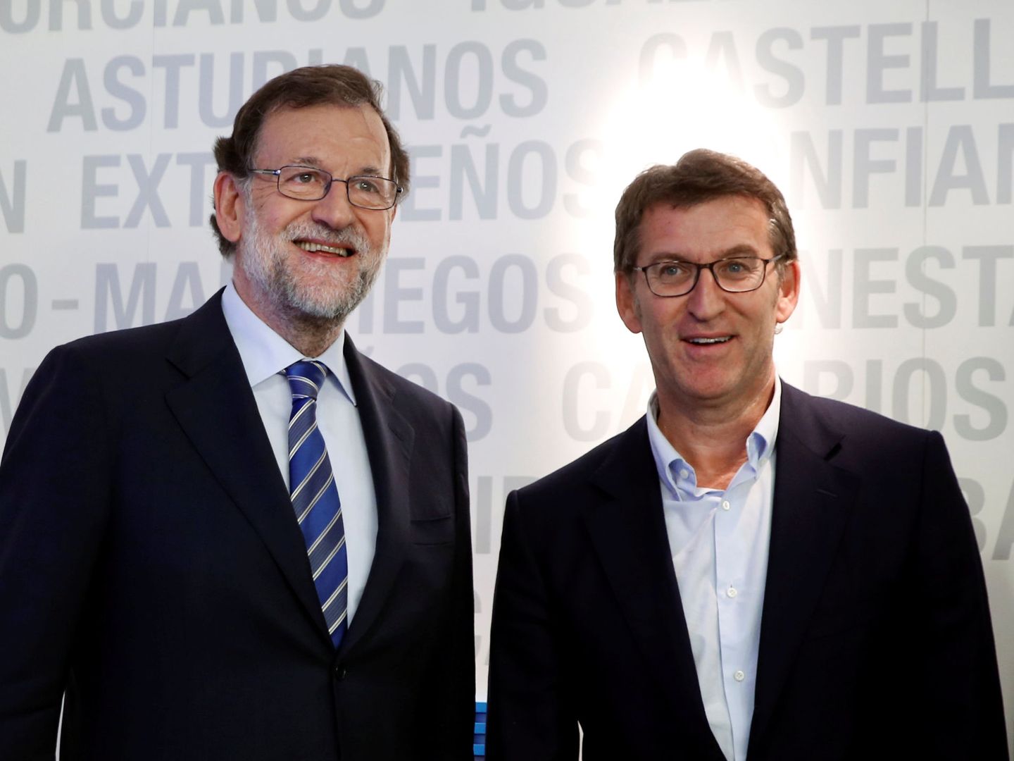 Alberto Núñez Feijóo y Mariano Rajoy. (Reuters)