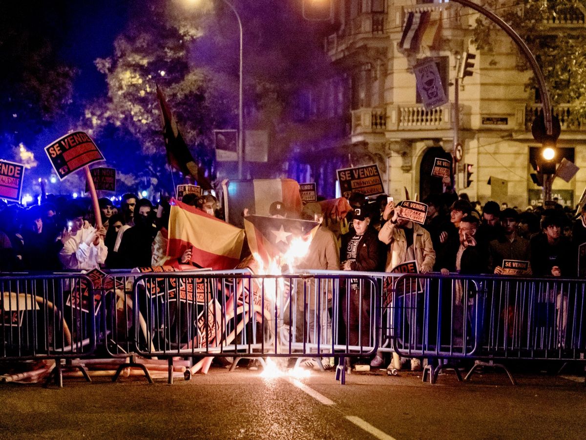 Foto: Protestas en Ferraz el pasado 17 de noviembre. (Europa Press/Carlos Luján)