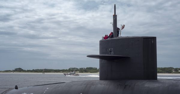 Foto: Un submarino nuclear de la clase Ohio sale de la base naval de Kings Bay, Georgia, en febrero de 2013. (Reuters)
