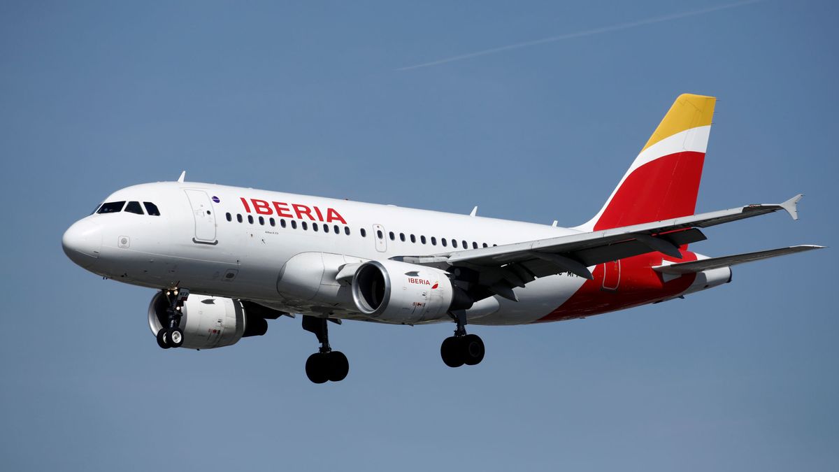 El Grupo Iberia, Vueling y Aena regalan billetes de avión a sanitarios para el verano