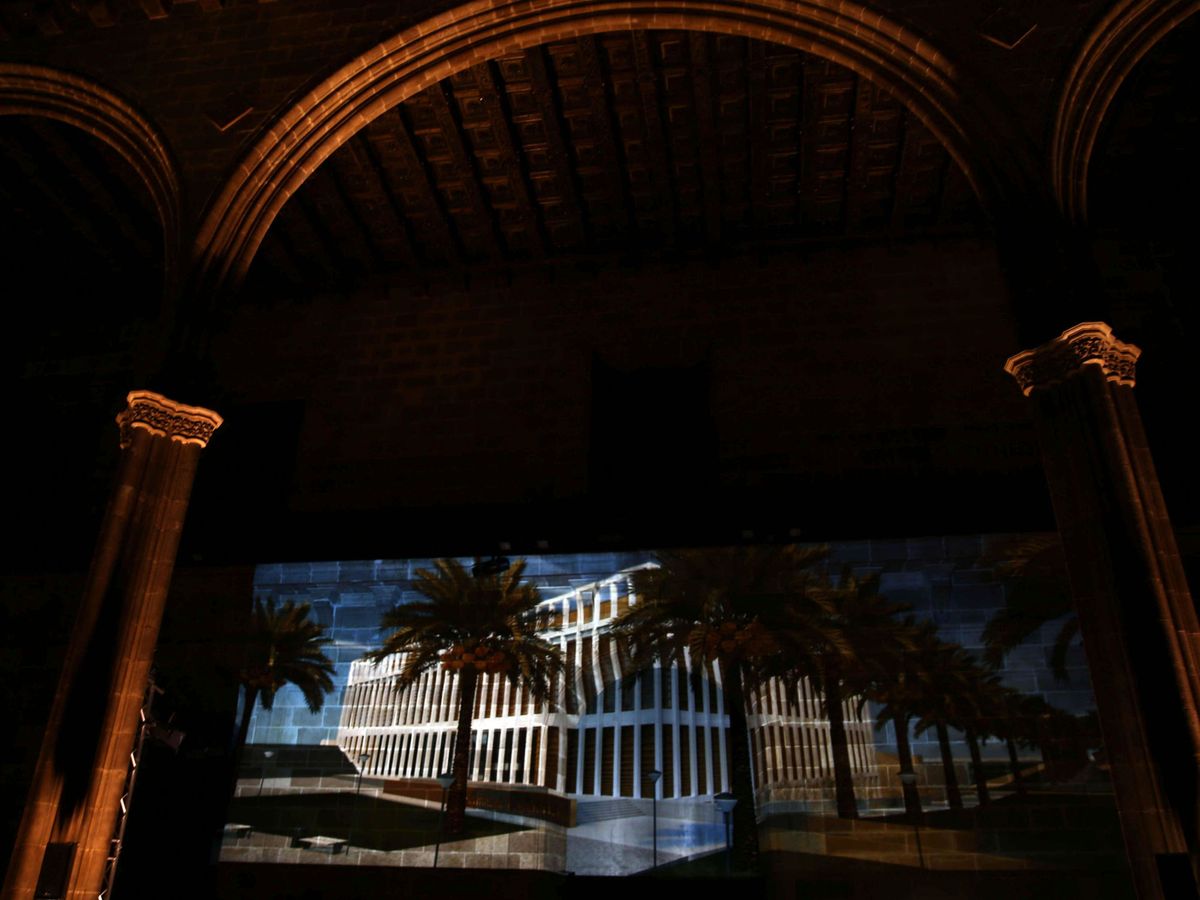Foto: Proyección del futuro museo Hermitage Barcelona durante la presentación del proyecto en 2016. (EFE)