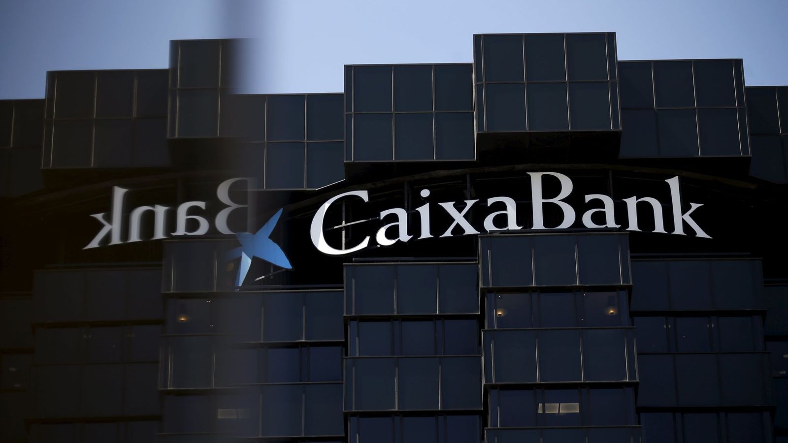 Foto: Sede de Caixabank en Barcelona (Reuters)