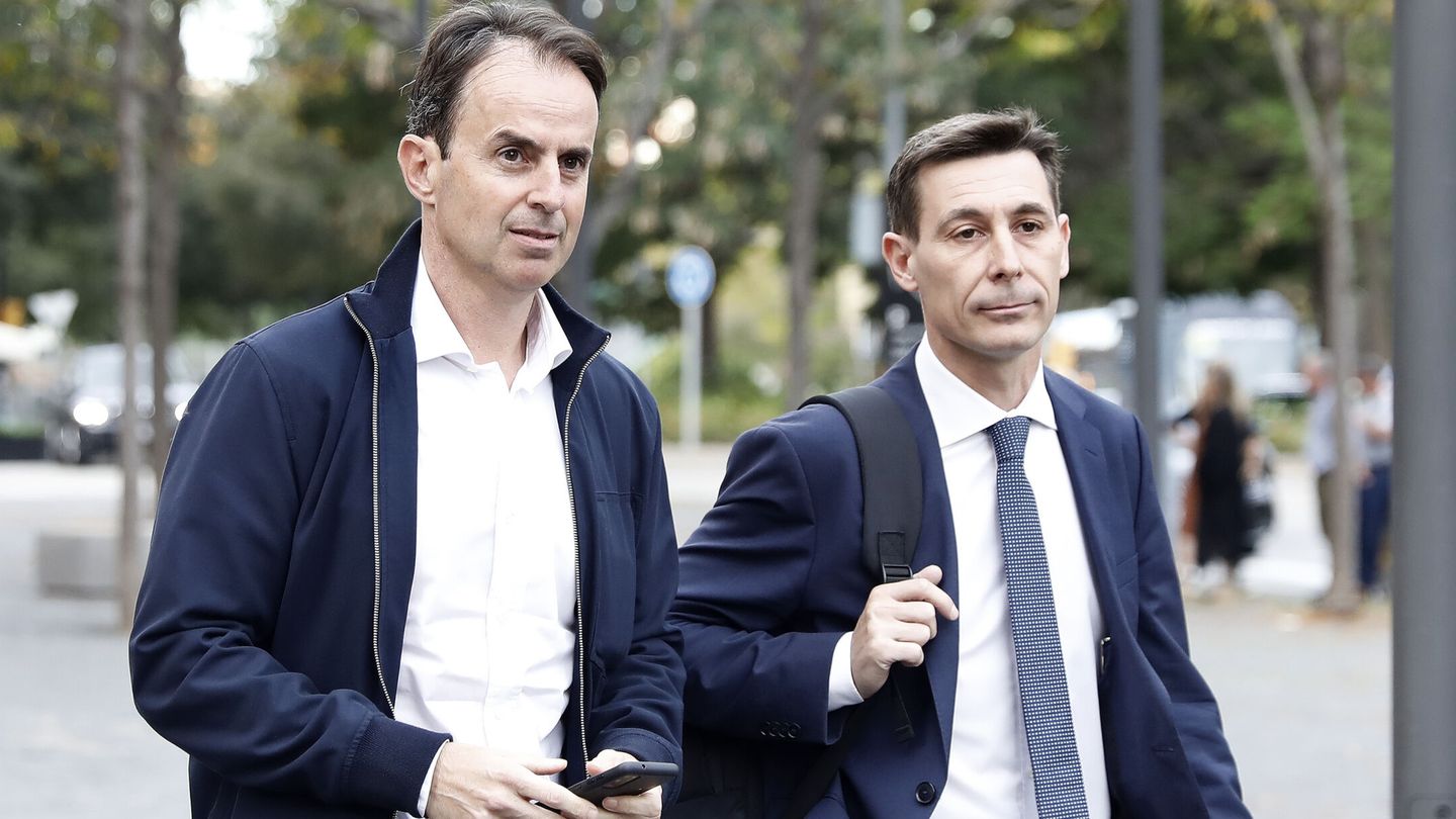 El exmarido de Arantxa Sánchez Vicario, Josep Santacana, con su abogado, Juan Segarra. (EFE/Andreu Dalmau) 