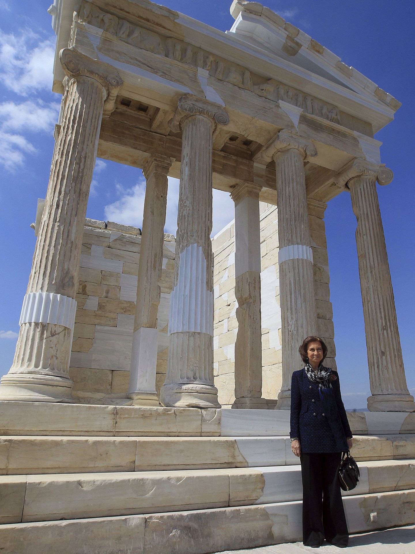 La reina Sofía, en la Acrópolis de Atenas. (EFE)