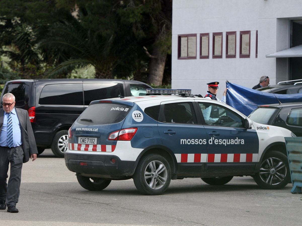 Foto: Un coche de los Mossos d'Esquadra en Tortosa (Tarragona). (EFE/ Jaume Sellart)