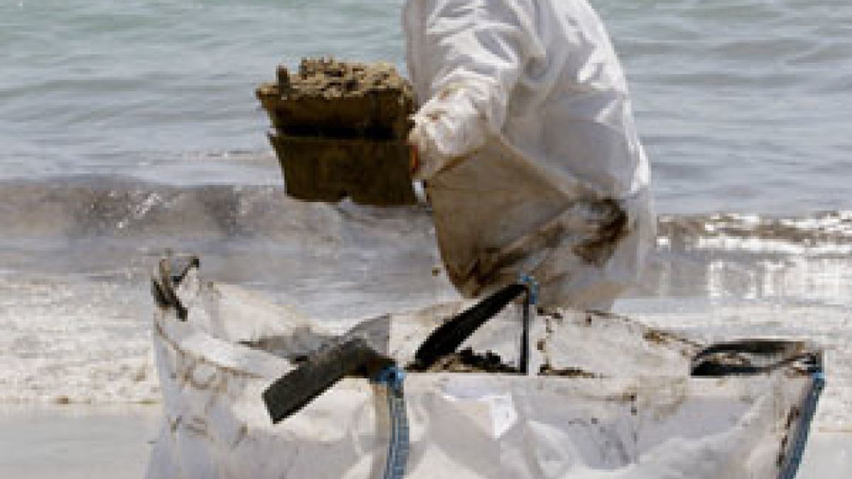 Contaminador y moroso: el armador del buque de Ibiza debe 7 millones de euros en tasas portuarias