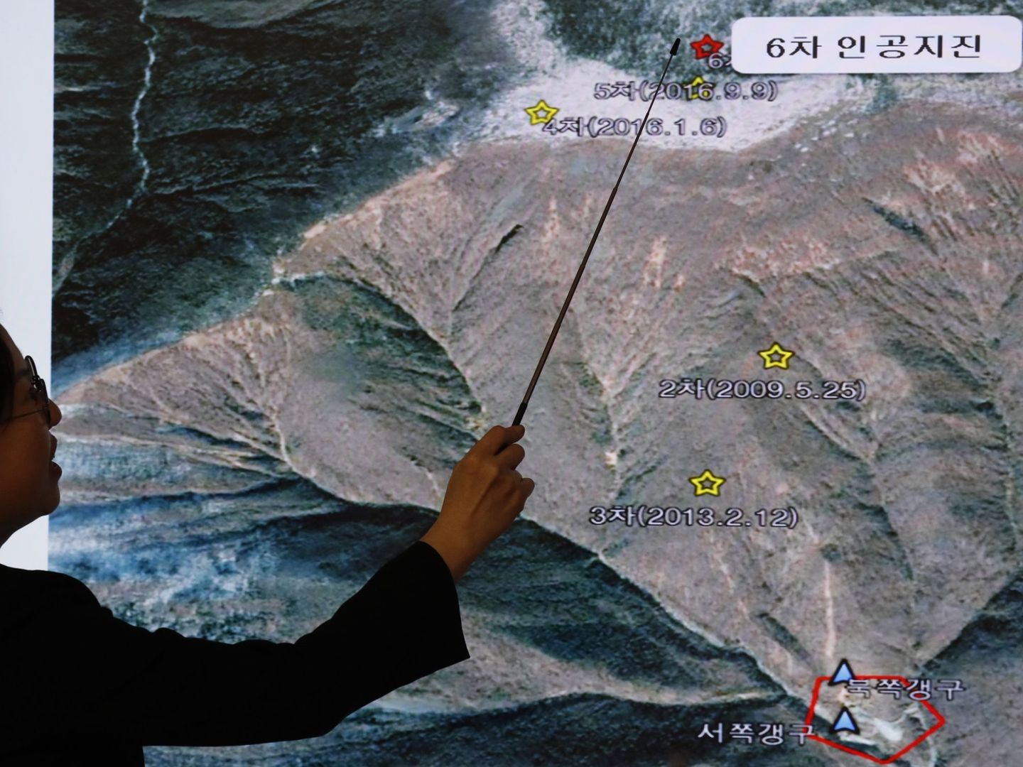 Lee Mi-Seon, directora general del Centro de Volcanes y Terremotos de Corea del Sur, habla de la actividad sísmica desatada por la prueba. (EFE)