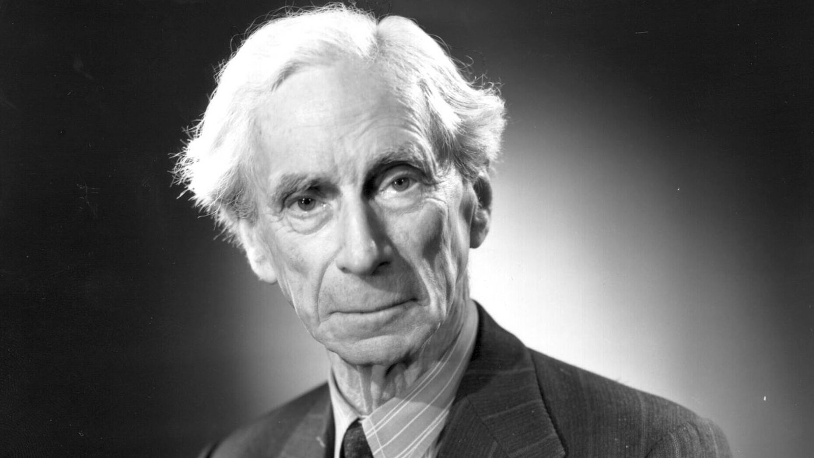 Bertrand Russell, filósofo y premio Nobel: "Lo más difícil de aprender en la vida es qué puente hay que cruzar y qué puente hay que quemar"