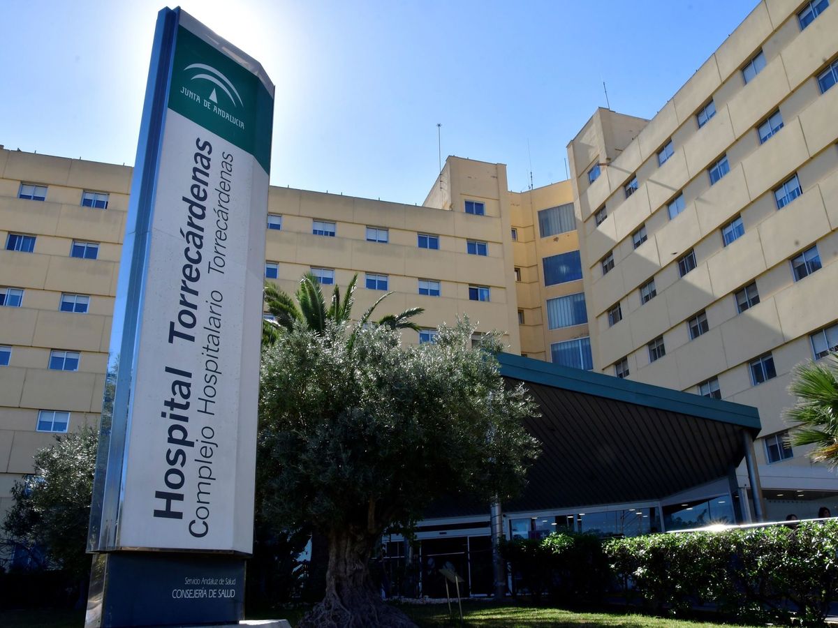 Foto: Vista del Hospital Torrecárdenas de Almería. (EFE/Carlos Barba)