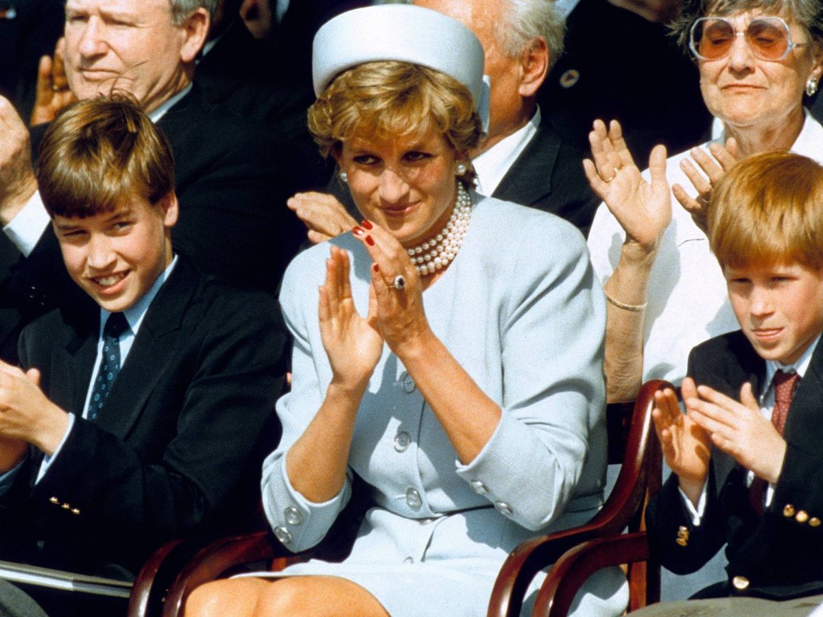 Foto: La princesa Diana, con Guillermo y Harry. (Cordon Press)