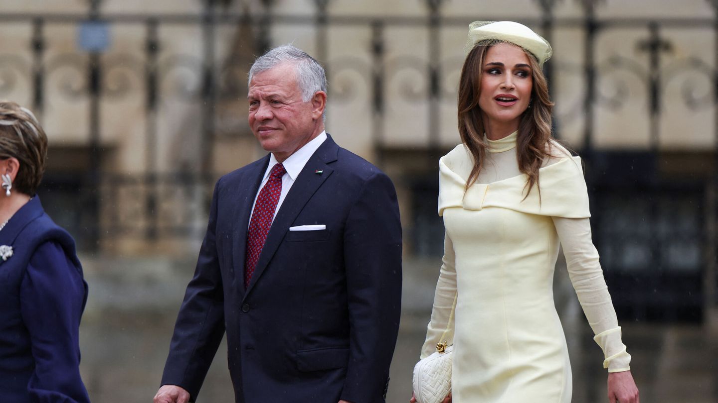 Rania y Abdalá, en la coronación de Carlos III. (Reuters)