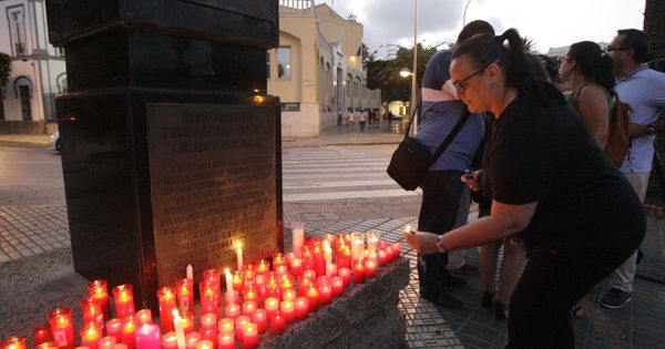Foto: Muestras de apoyo a las víctimas en Melilla. (EFE)