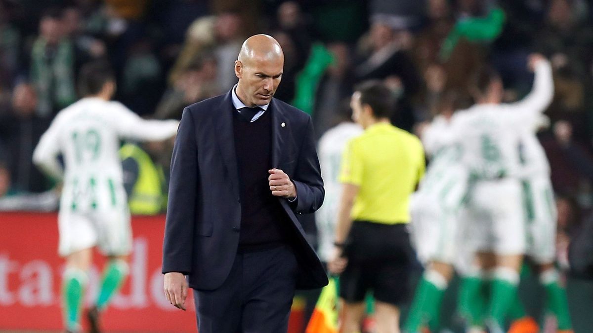 Zidane duda de seguir en el Madrid, Florentino se inquieta... y Guti espera