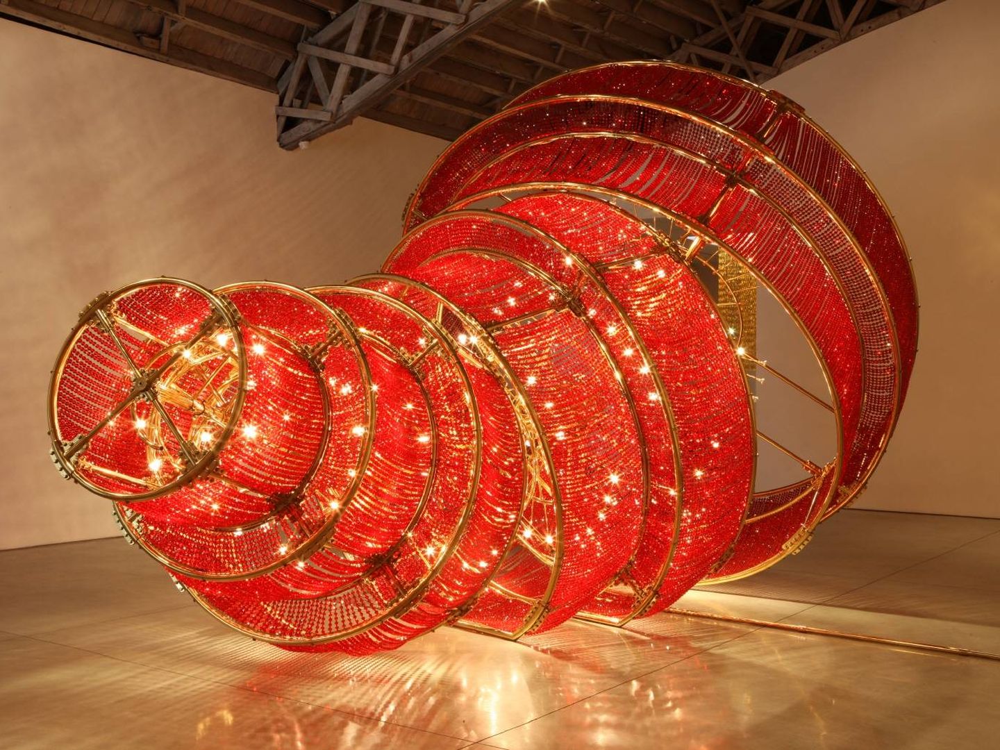 'Descending Light' de Weiwei en el Museo de Arte Contemporáneo Helga de Alvear.