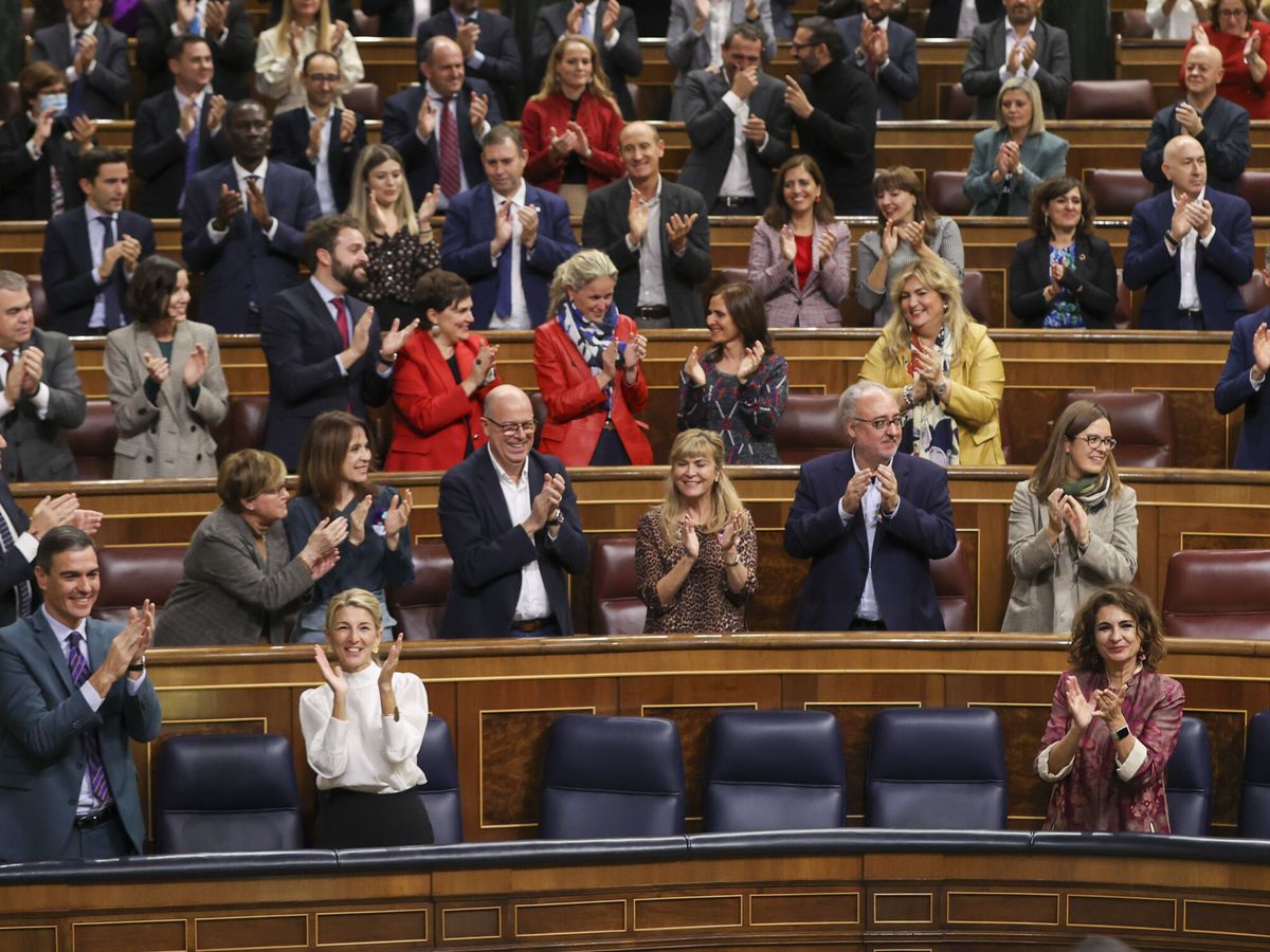 Foto: Imagen de la bancada del Gobierno y del Grupo Socialista en el Congreso. (EFE/Kiko Huesca)