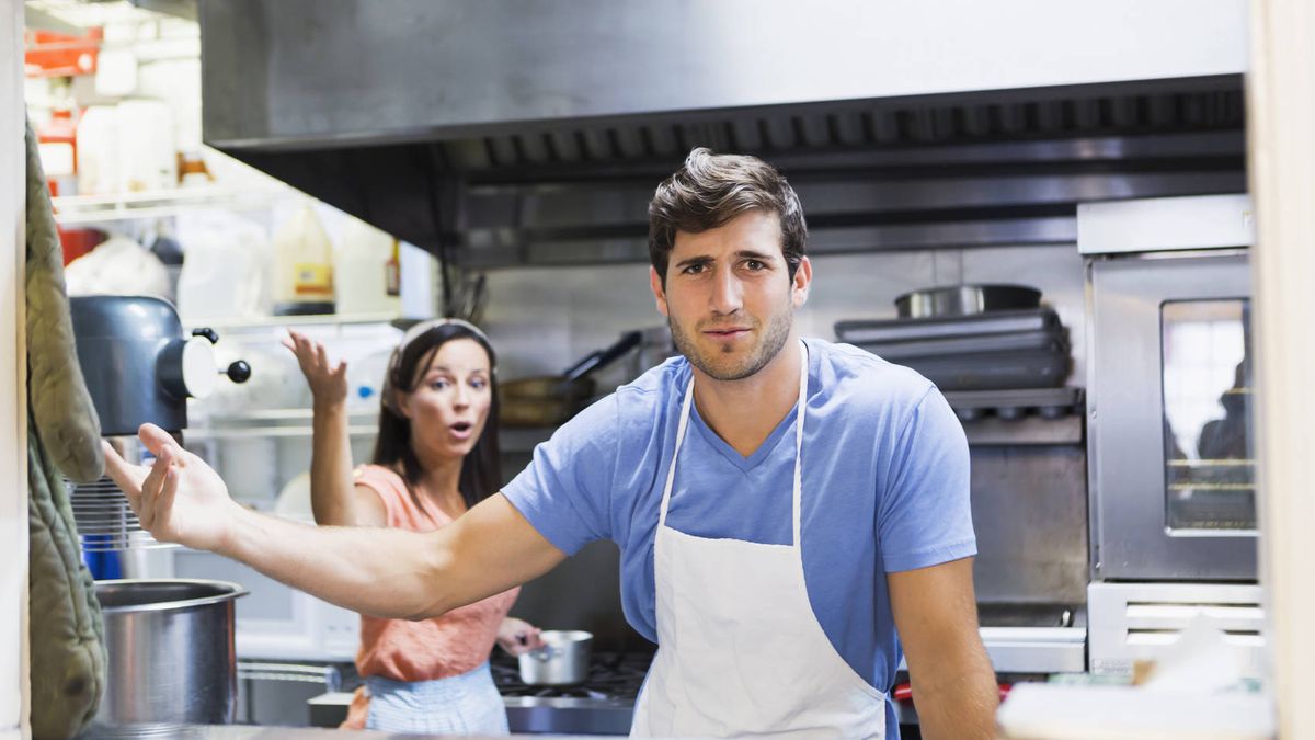 Guerra en la cocina: esto es lo que piensan los dueños de los bares de sus camareros 
