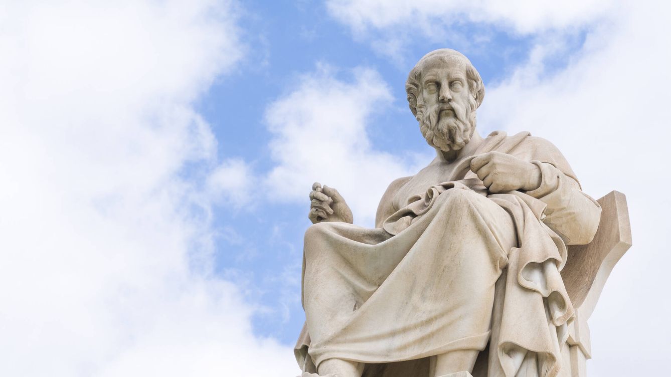 Foto: Estatua del filósofo Platón en Atenas. (iStock)