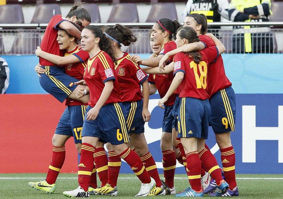 Foto: Las jugadoras de la selección española se abrazan durante el Mundial que se disputa en Costa Rica. (Efe