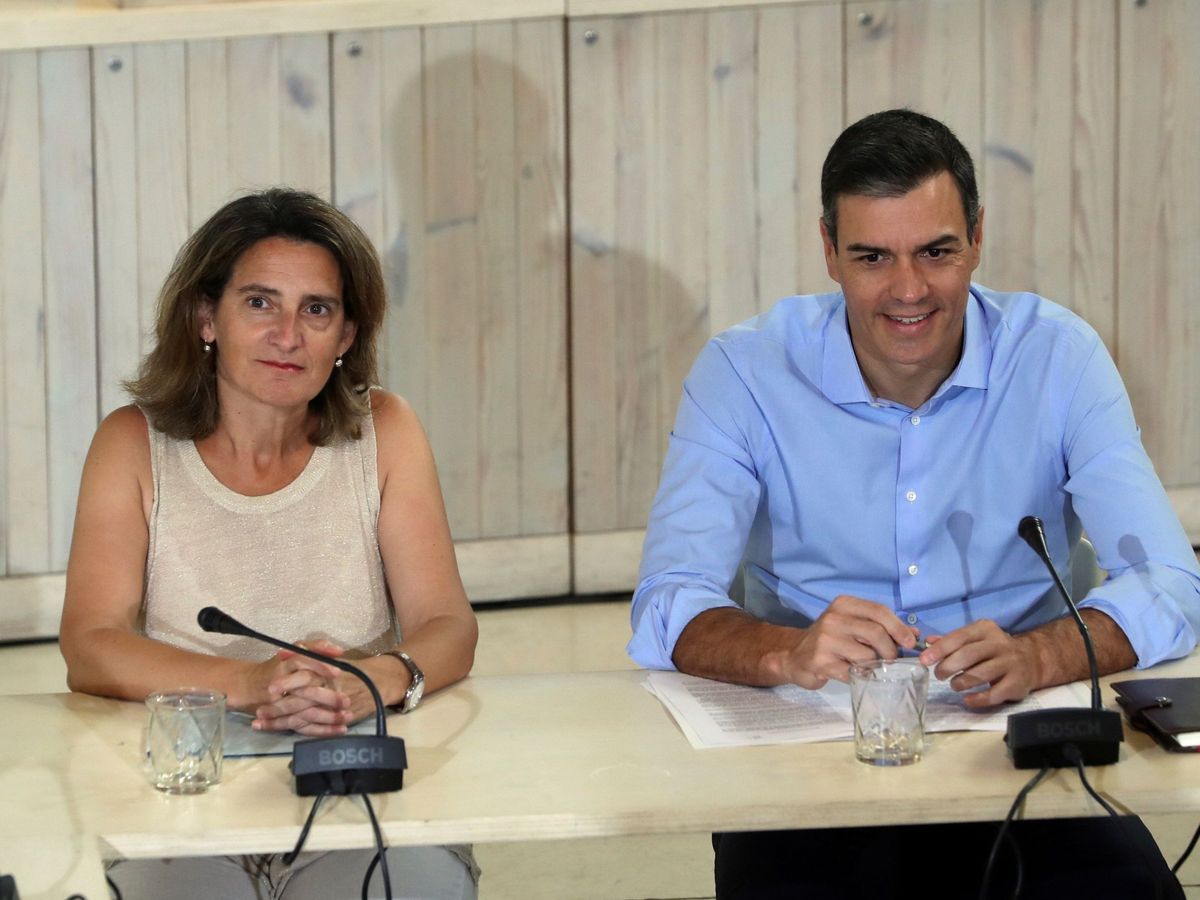 Foto: Pedro Sánchez y la ministra Teresa Ribera, el pasado 5 de agosto en Madrid. (EFE)
