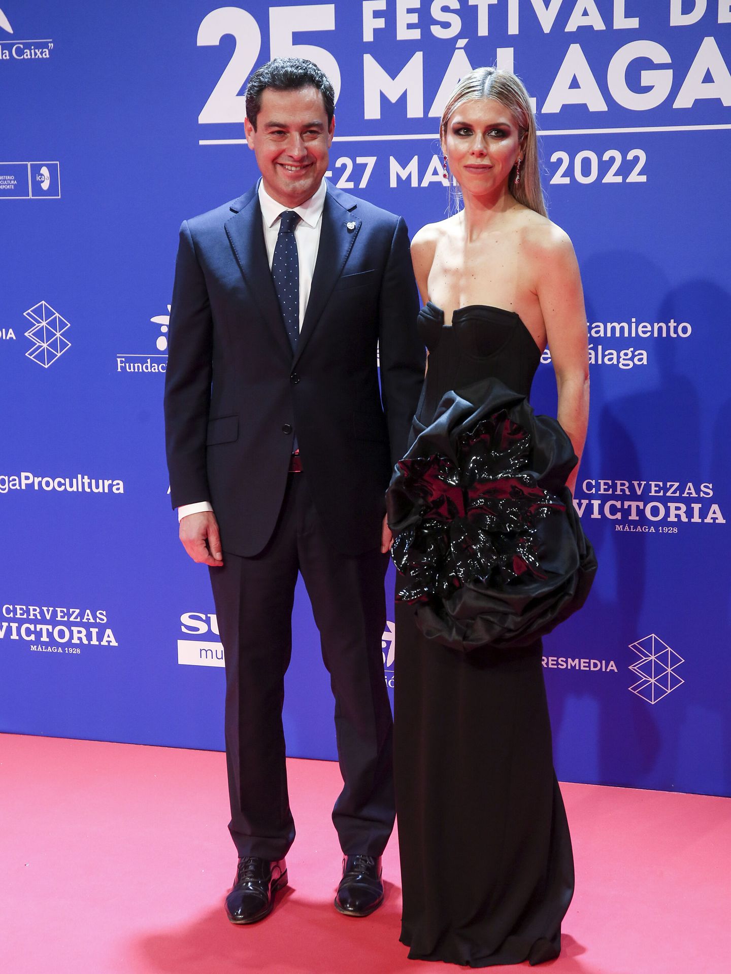 Juanma Moreno y Manuela Villena, a su llegada a la gala inaugural del XXV Festival de Cine de Málaga. (EFE/Daniel Pérez)