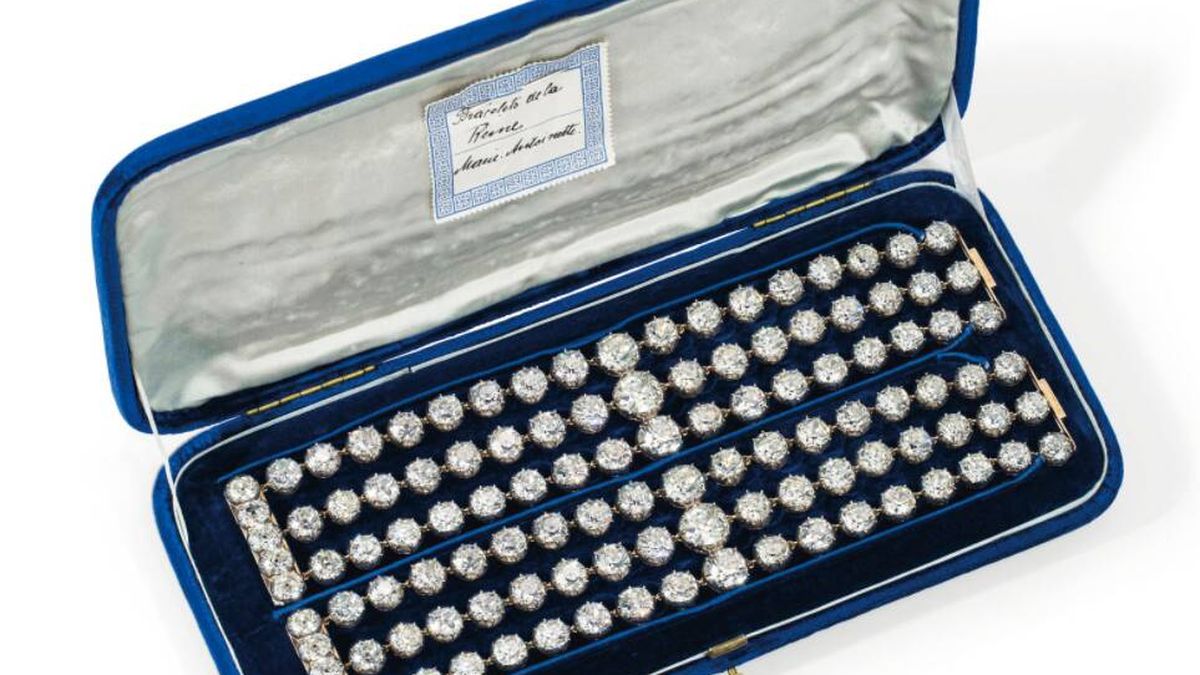 Dos brazaletes "intactos" de María Antonieta se subastan por más de 7 millones de euros