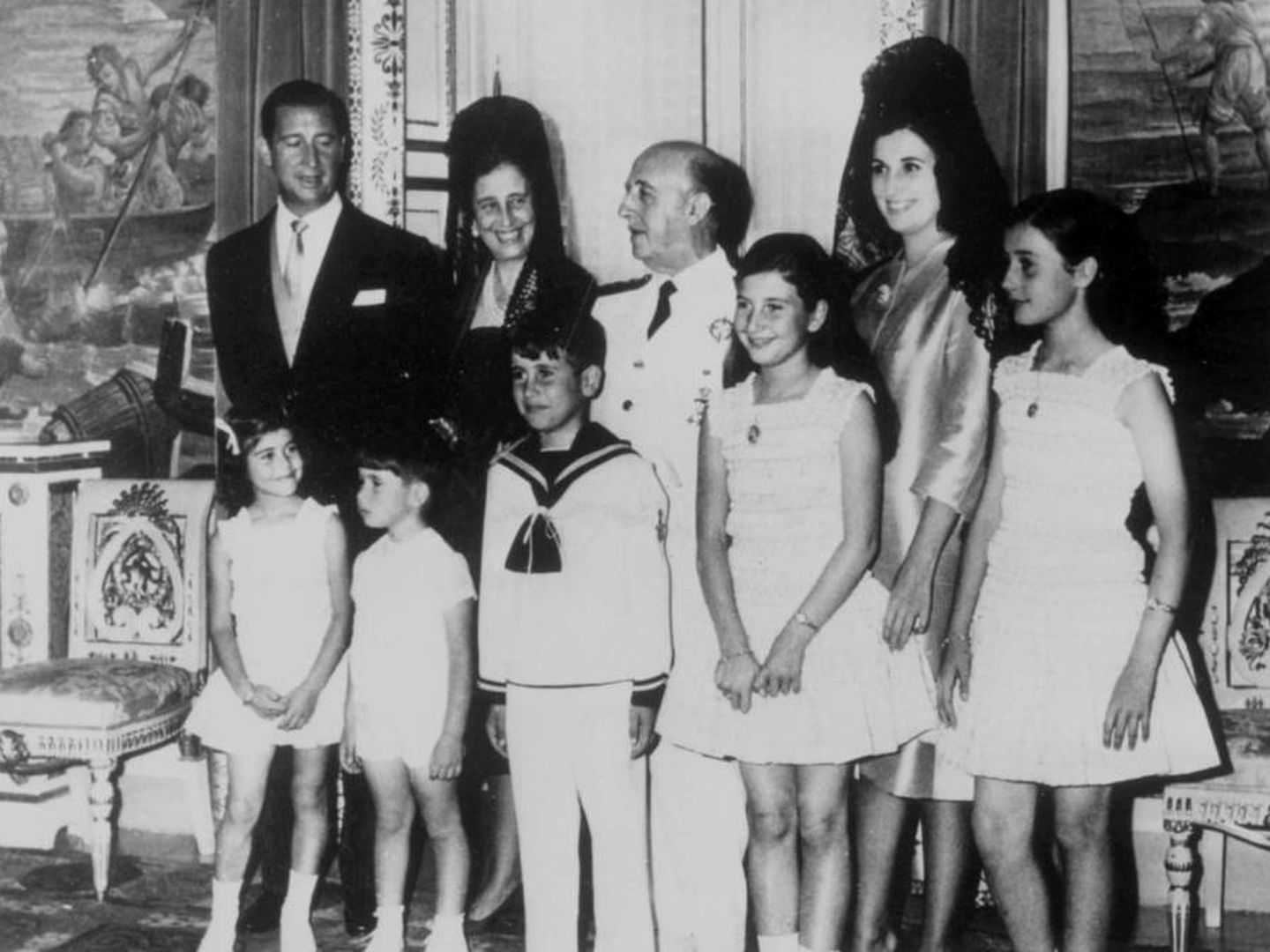  Franco y su familia. (Cordon Press)