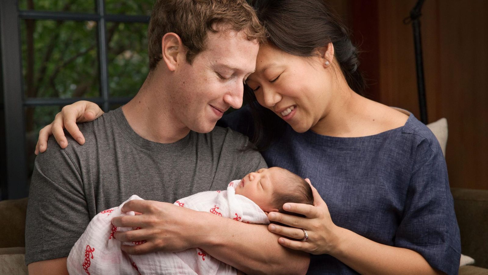 Foto: Zuckerberg y su esposa Priscilla con su hija Max. (EFE)