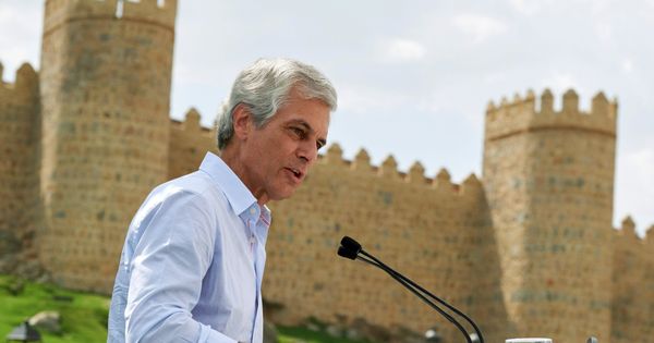 Foto: El presidente de la futura fundación “Concondia y Libertad”, Adolfo Suárez Illana durante un acto del PP en Ávila. (EFE)