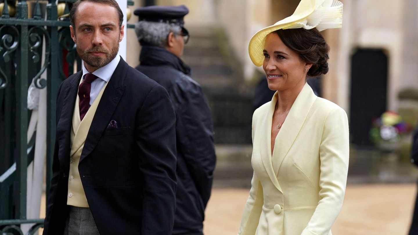 Pippa y James Middleton, en la coronación de Carlos III. (Reuters)