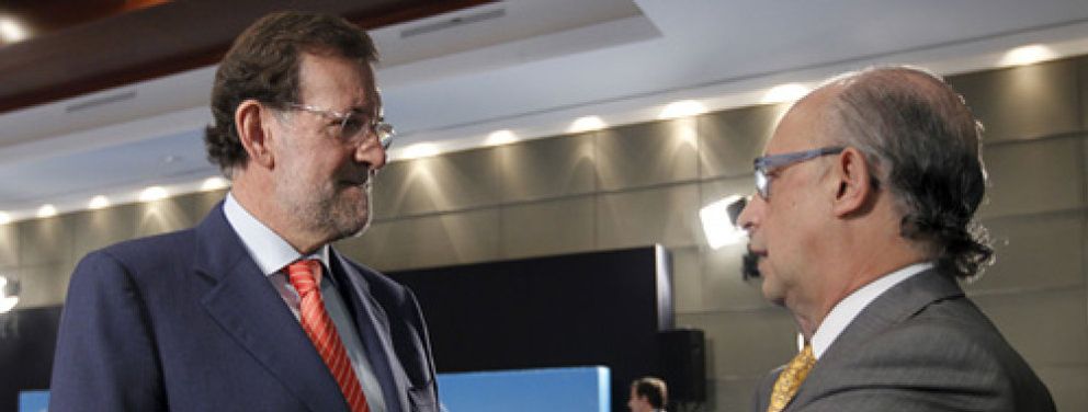 Foto: Rajoy toma nota de la gestión privada de la sanidad en su reunión con economistas