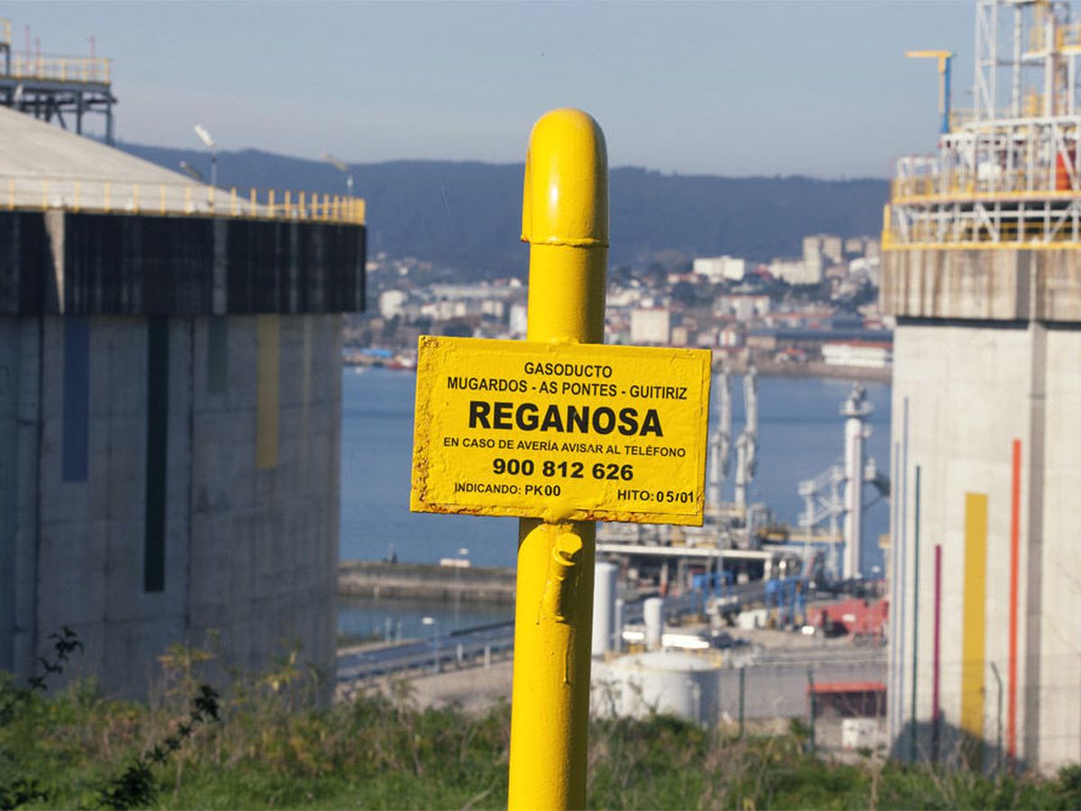 Foto: Cartel de Reganosa en uno de sus gasoductos. (Cedida)