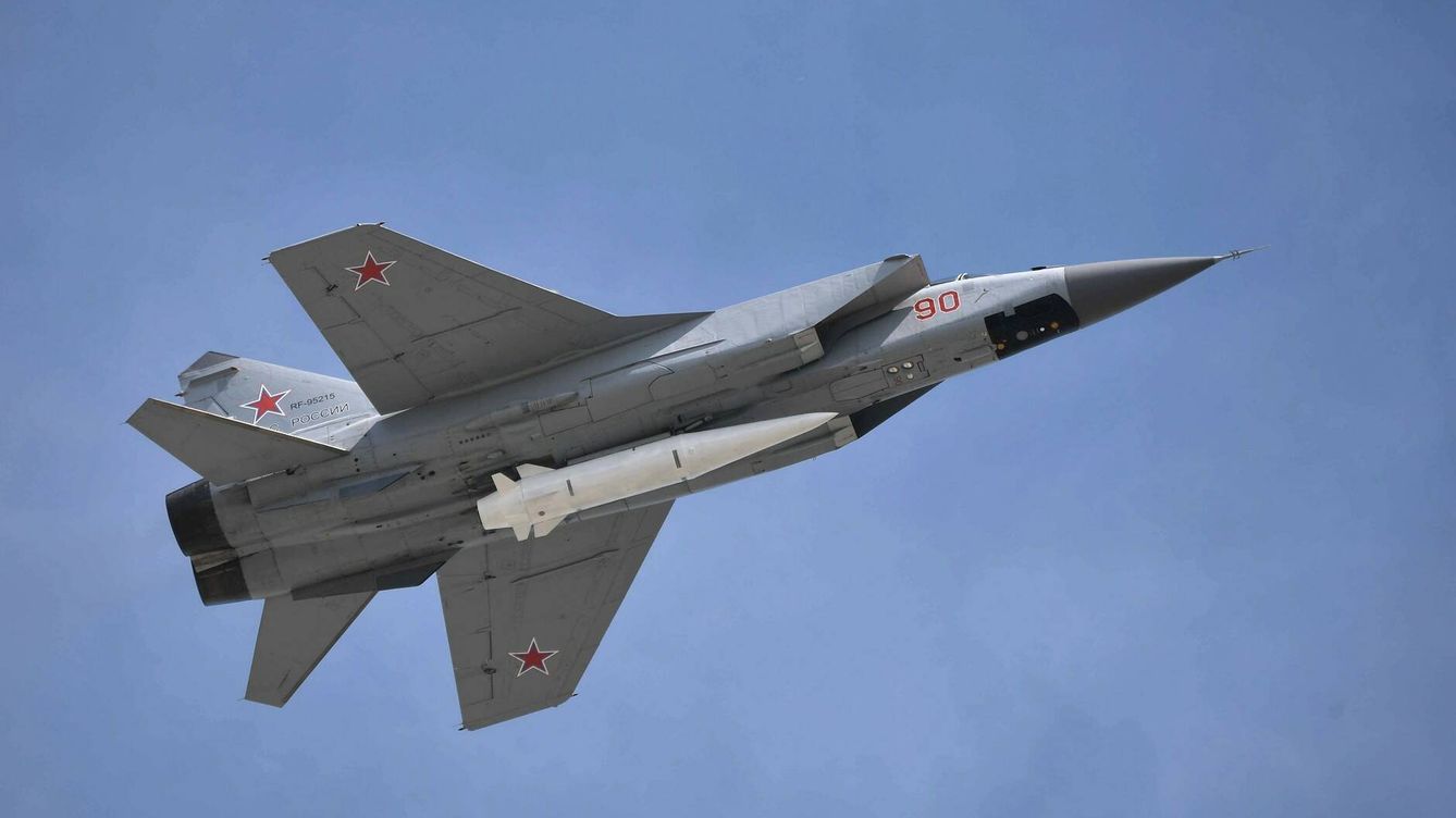 Foto: MiG-31K llevando un misil Kinzhal. Foto: Mil.Ru.