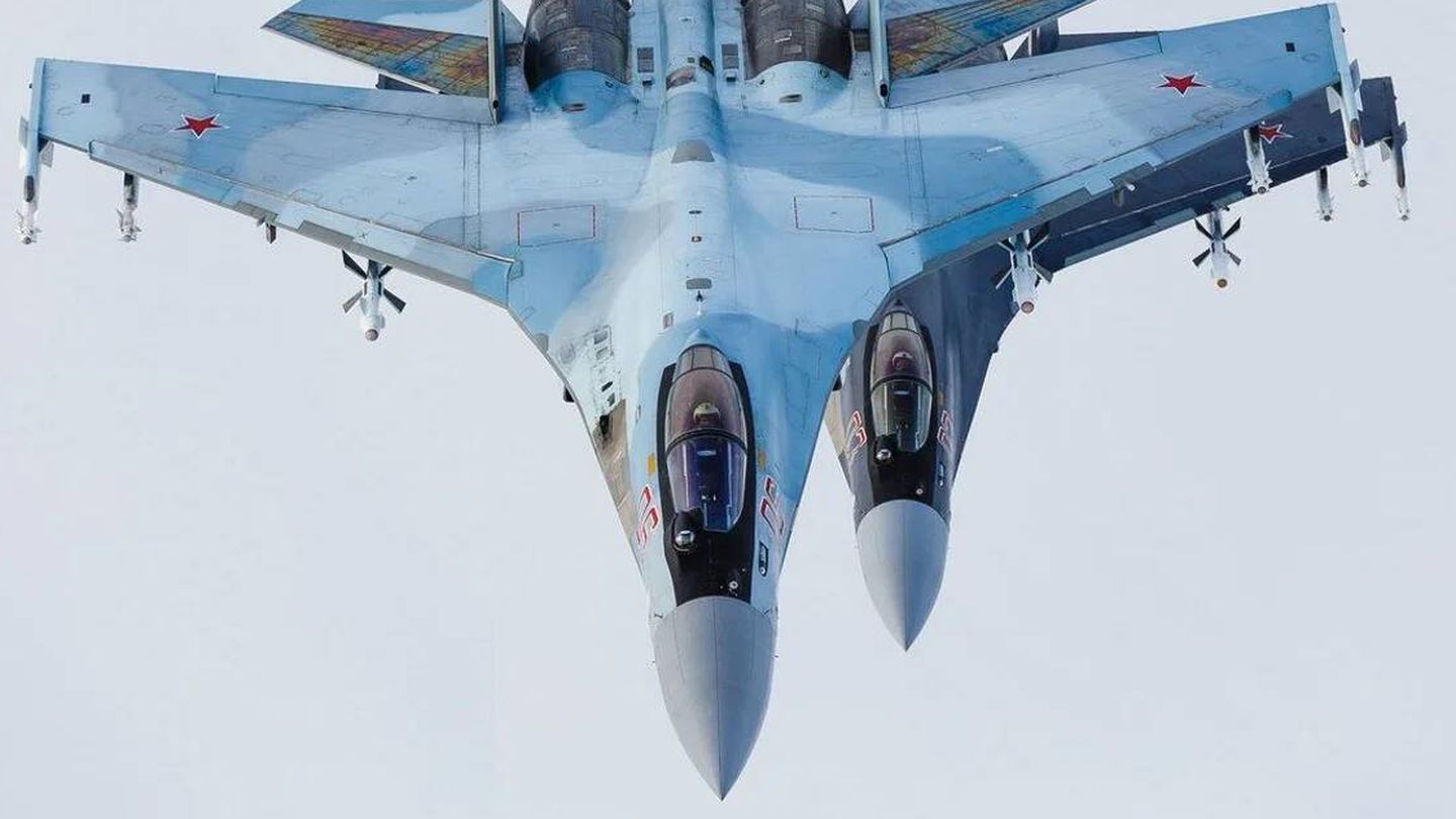 Cazas Sukhoi Su-35 rusos en configuración aire-aire. (Mil-Ru)