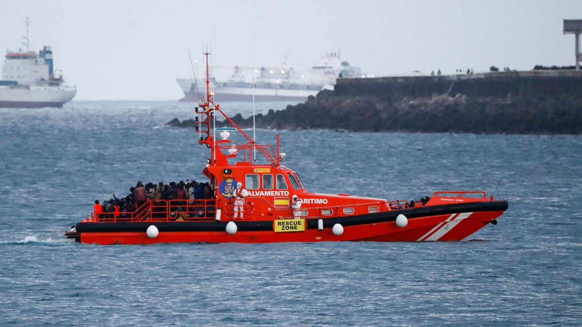 Salvamento Marítimo rescata a 11 personas que iban en una patera al sureste de Mallorca