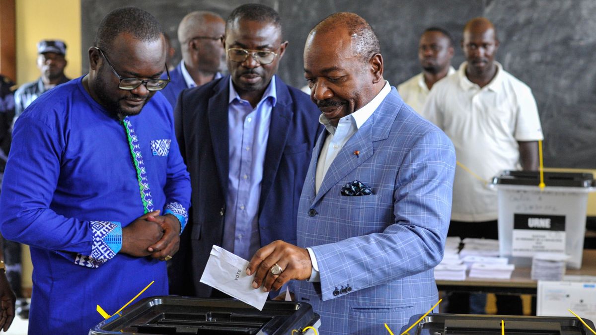 Miembros del Ejército de Gabón anuncian la toma del poder tras la reelección de Ali Bongo