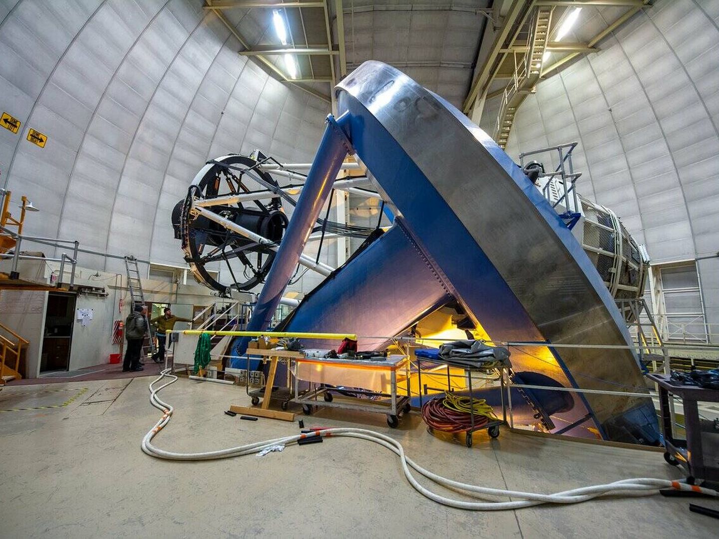 El DESI está instalado en el Telescopio Nicholas U. Mayall del Observatorio Nacional de Kitt Peak, en Tucson, Arizona. (KPNO)