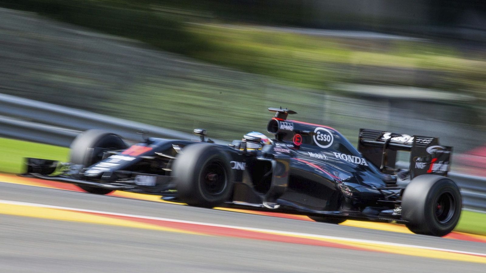 Foto: Fernando Alonso, rodando durante el GP de Bélgica.
