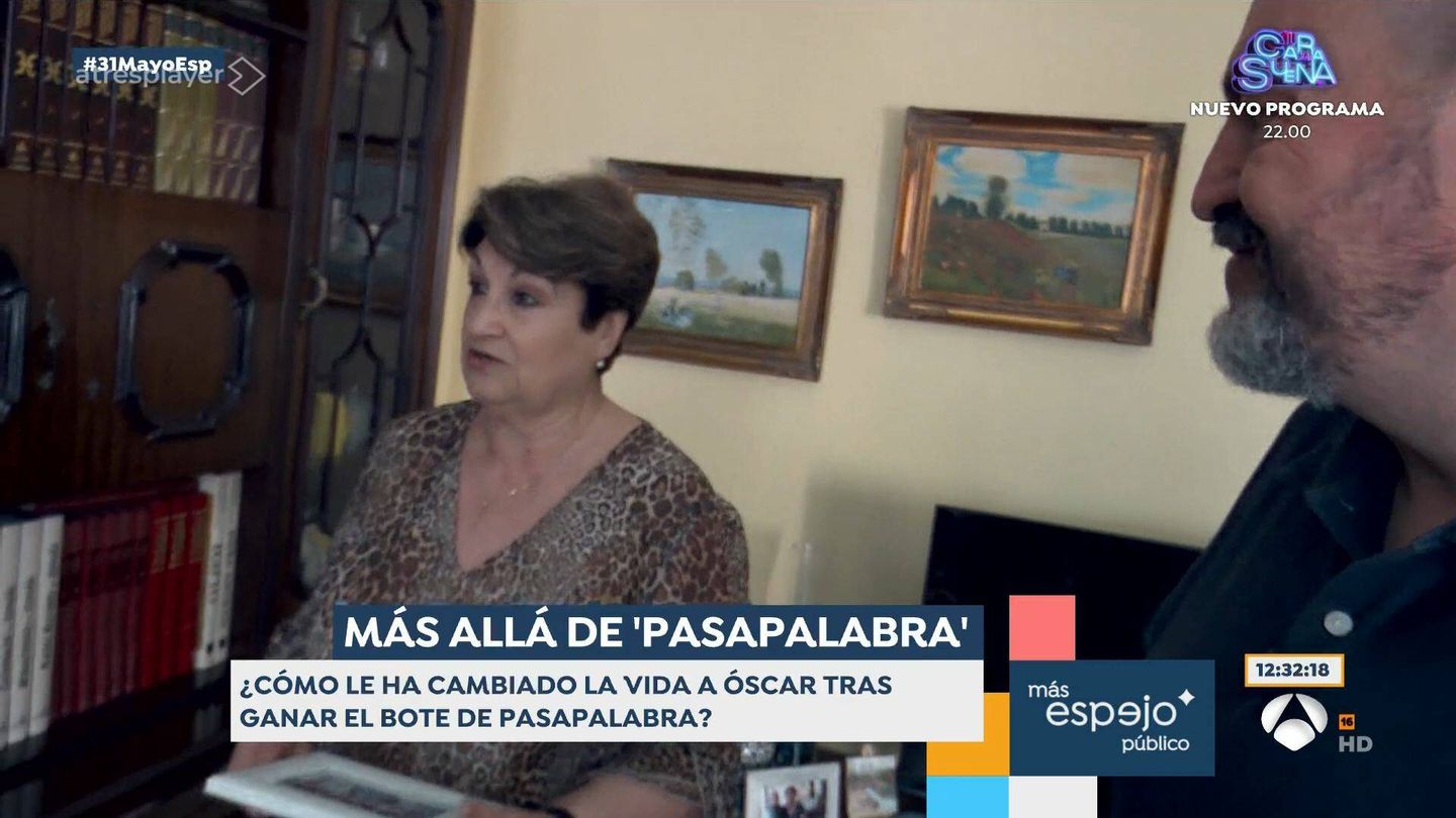 Óscar Díaz y su madre, en 'Espejo público'. (Antena 3)