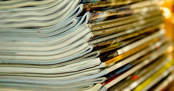 Foto: Una pila de revistas, seguramente accesibles en internet (Pixabay)