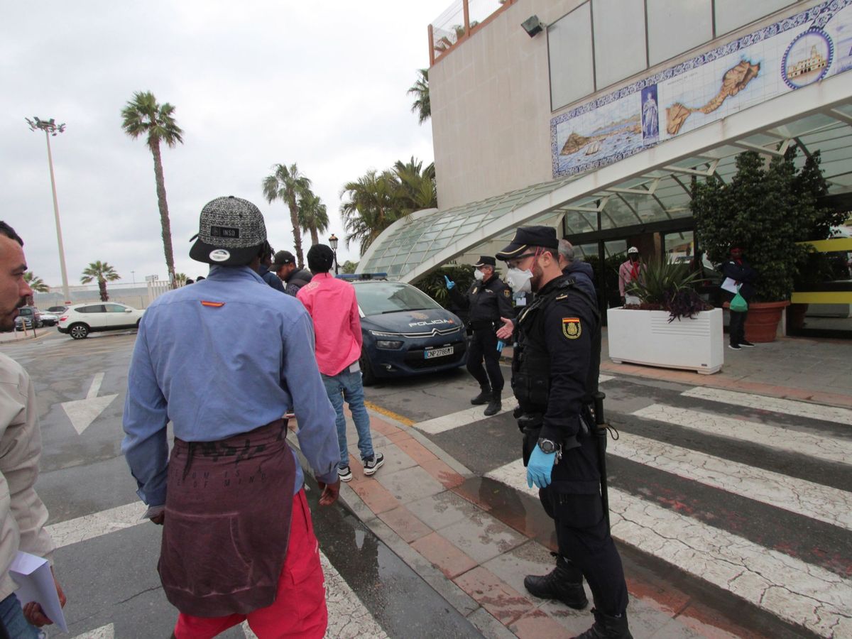 Foto: La Policía Nacional en Ceuta, el pasado día 20. (EFE)