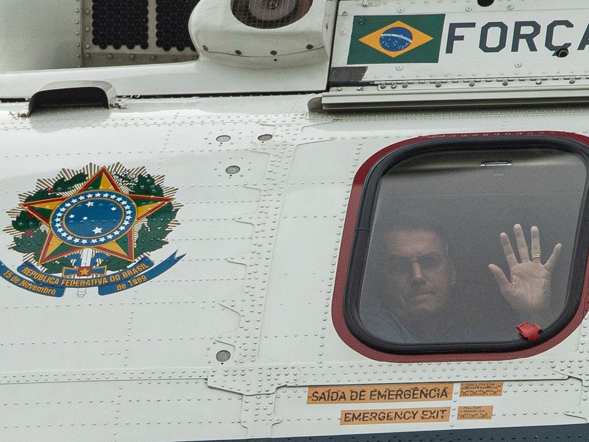 Foto: Jair Bolsonaro saluda a sus simpatizantes. (EFE/Joédson Alves)