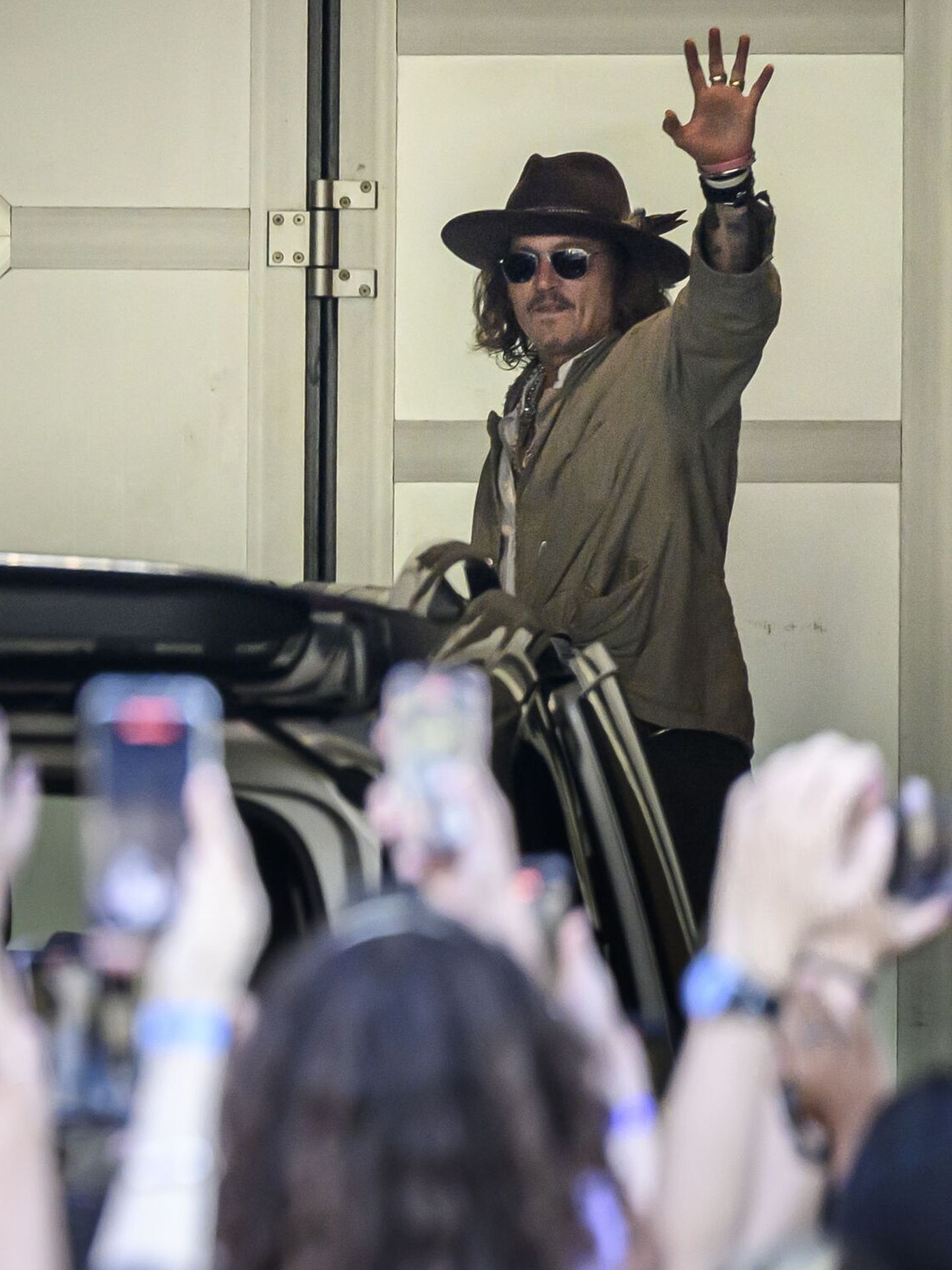 Johnny Depp recibiendo el calor de sus seguidores. (EFE/Gabriel Monnet)