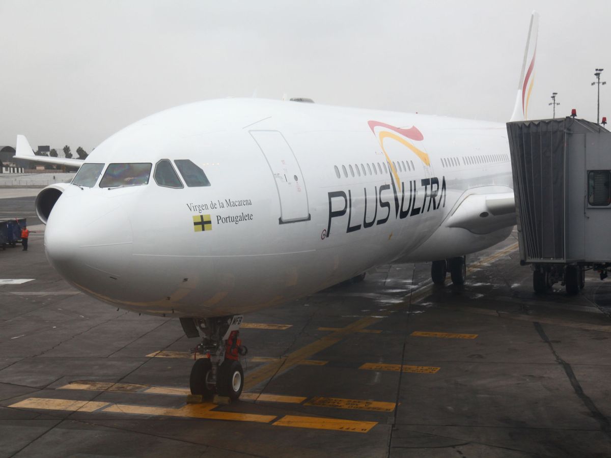 Foto: Un avión de la aerolínea Plus Ultra. (EFE)