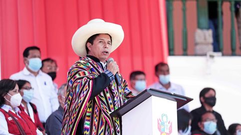 El presidente de Perú reta a la oposición a pedir su destitución en la calle