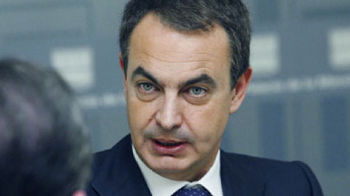 Zapatero ve a ETA derrotada y en "ningún caso" dialogará para lograr el fin de la violencia